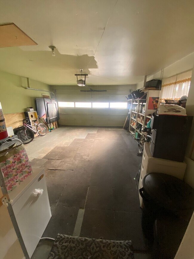 Building Photo - Charming 3 Bed, 1.5 Bath Home in Central F...