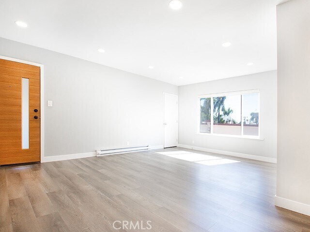 Building Photo - 2027 Vista Del Mar Ave