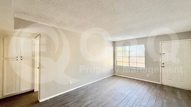 Building Photo - 925 N College Ave
