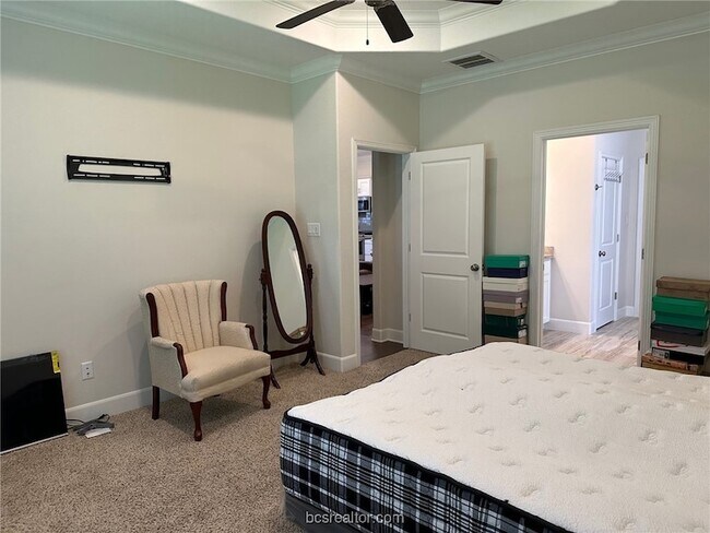 Building Photo - 15605 Long Creek Ln