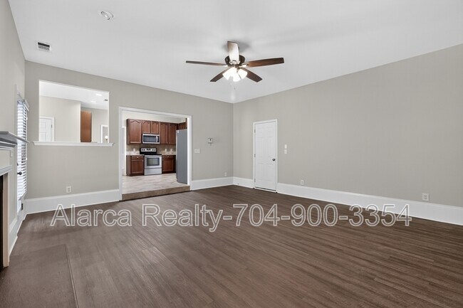 Building Photo - 2041 White Cedar Ln