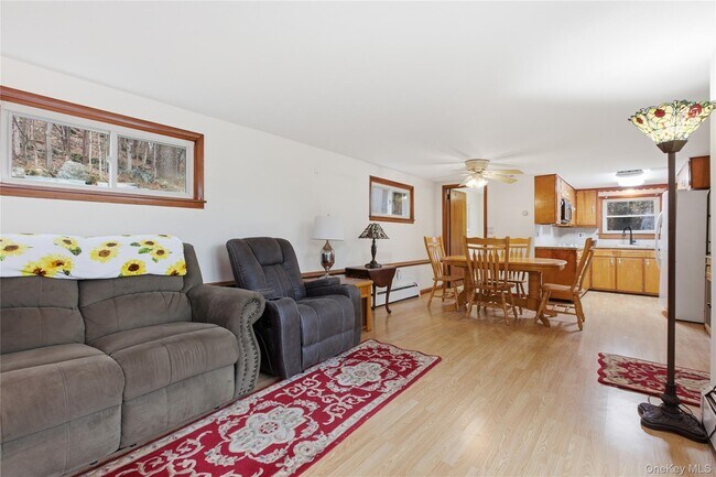 Building Photo - 19 King St