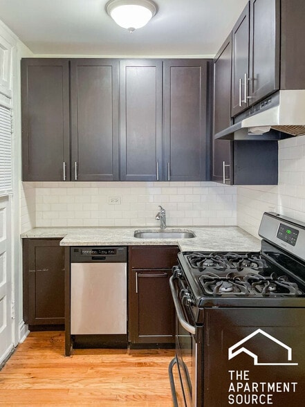 Building Photo - 518 W Cornelia Ave