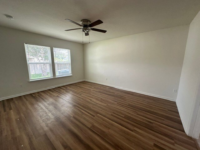 Building Photo - Spacious 4 Bedroom Home With Washer And Dryer Included