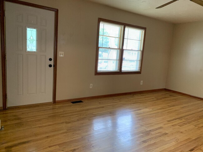 Building Photo - 5538 N 65th St