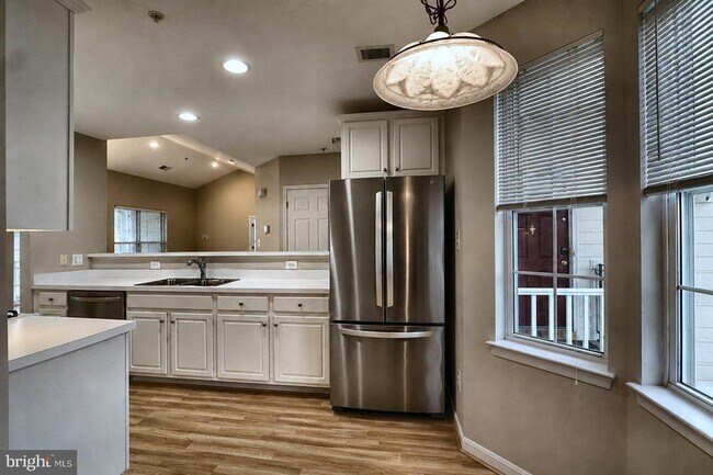Building Photo - 25340 Lake Mist Square