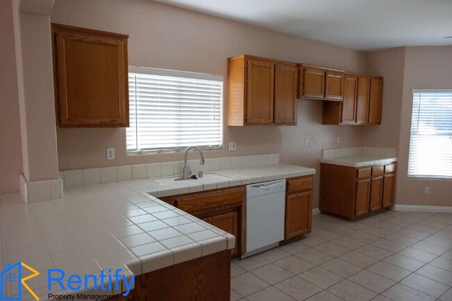 Building Photo - Cute 3/2 SW home in a Cul-de-Sac.
