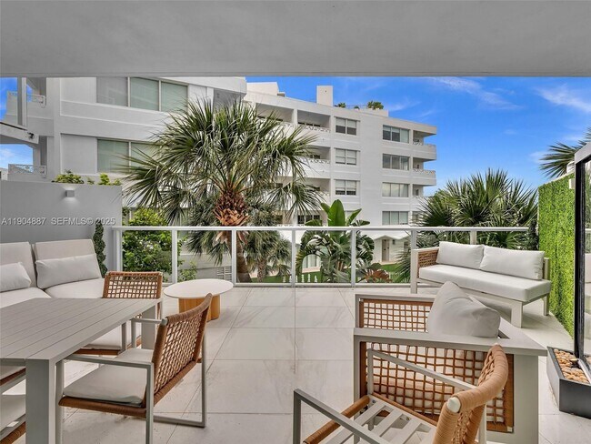 Building Photo - 9821 E Bay Harbor Dr