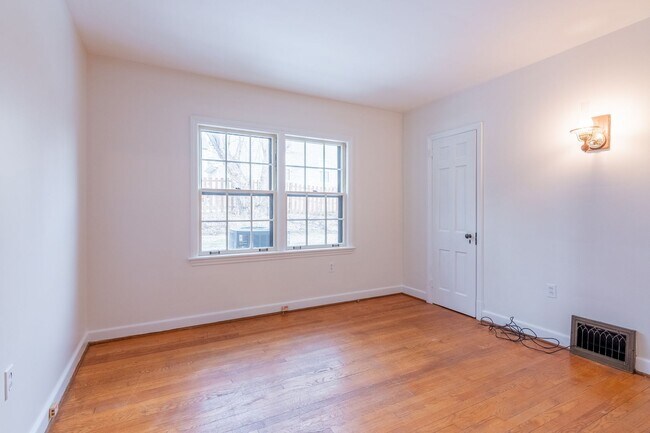 Building Photo - 611 Montgomery St