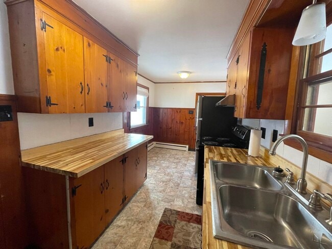 Building Photo - 7 Central Ave