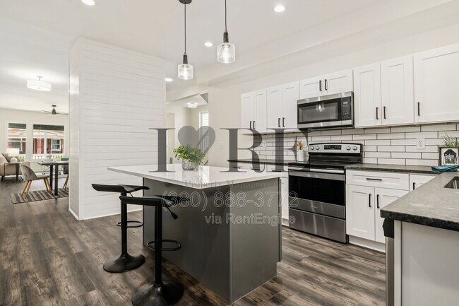 Building Photo - 966 Wilson Ave