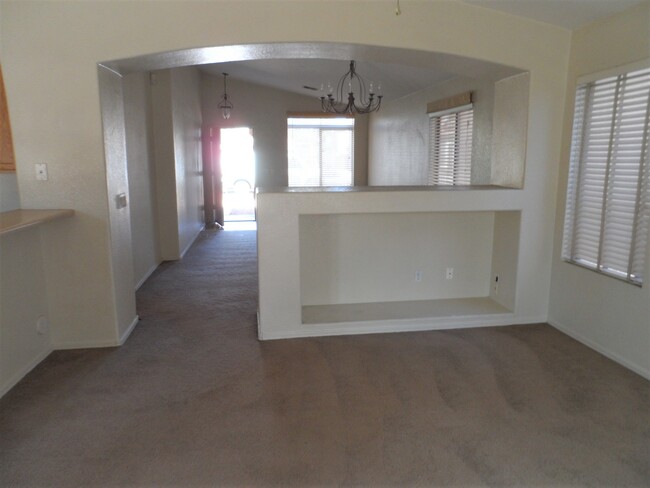 Building Photo - Nice 3 Bed 2 Bath Home with Pool and Inclu...