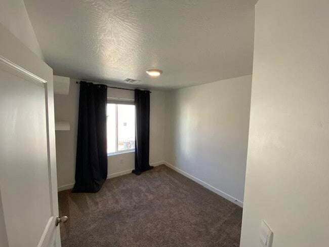 Building Photo - Coming Soon! 3 Bedroom 2 bath with Garage-...
