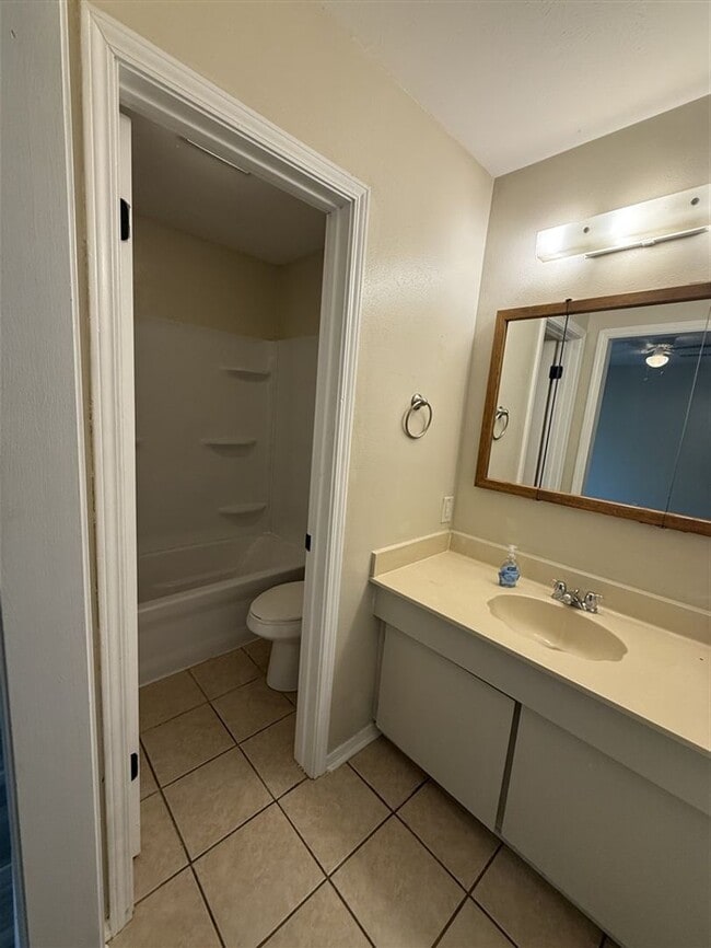 Building Photo - Recently updated in 2026 - Lovely 3 bedroom 2 bath home for lease in south Bossier City LA 71112