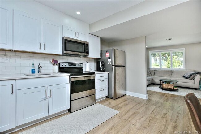 Building Photo - 42 Barberry Rd