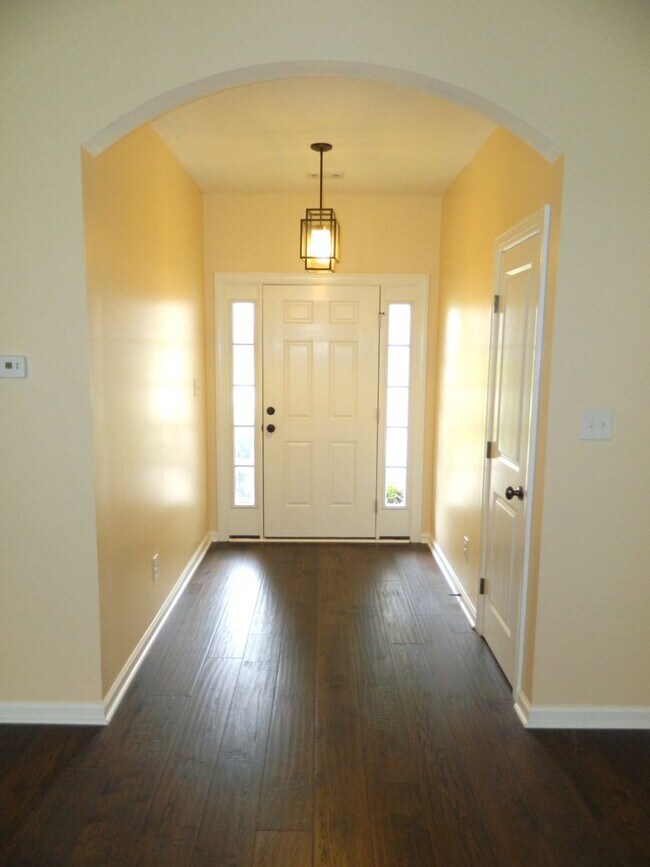 Building Photo - 498 Sebastian Dr
