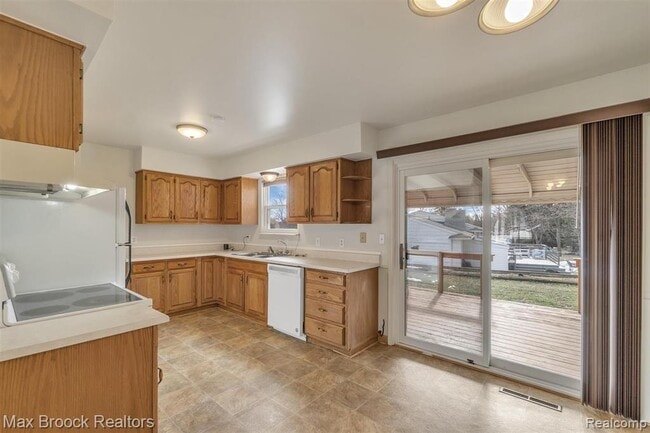 Building Photo - 1102 Davenport Dr