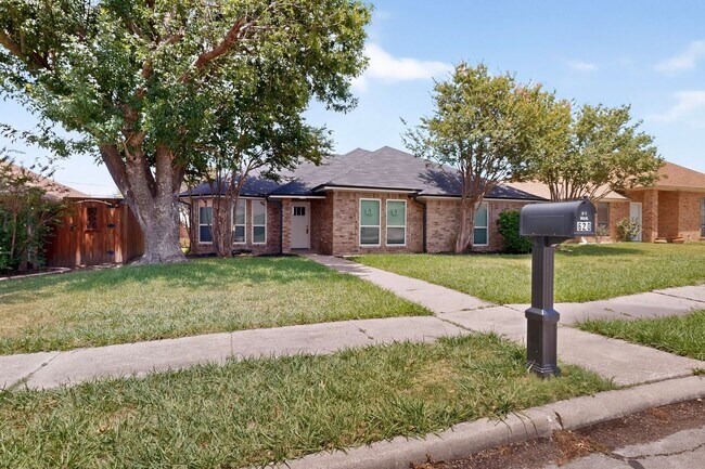 Building Photo - 620 W Stoneybrook Dr