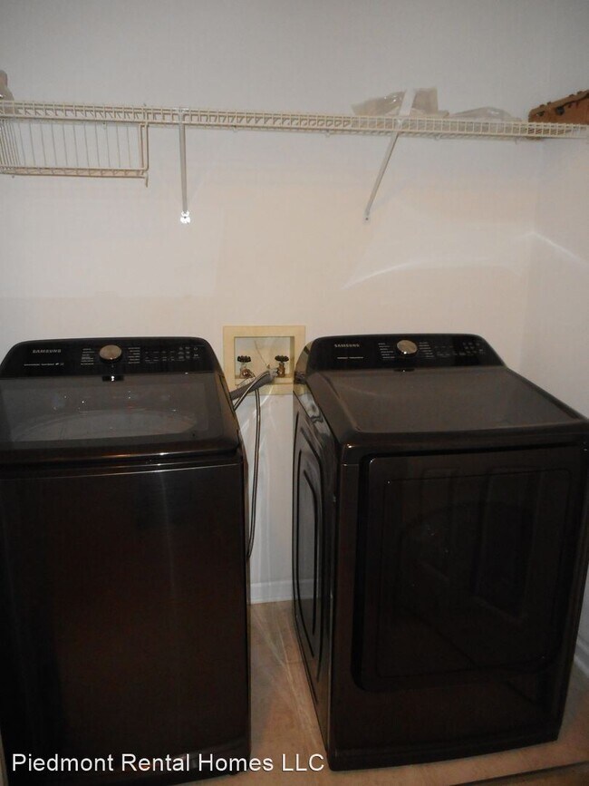 Building Photo - 3 br, 2.5 bath House - 5 Mainsail Ct.