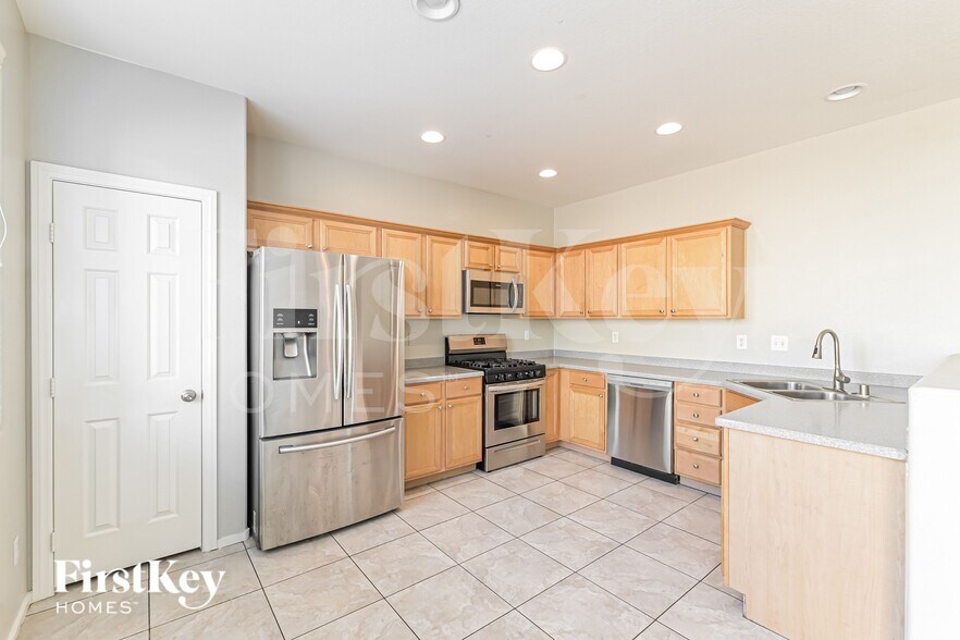 Building Photo - 4946 Copperlyn St