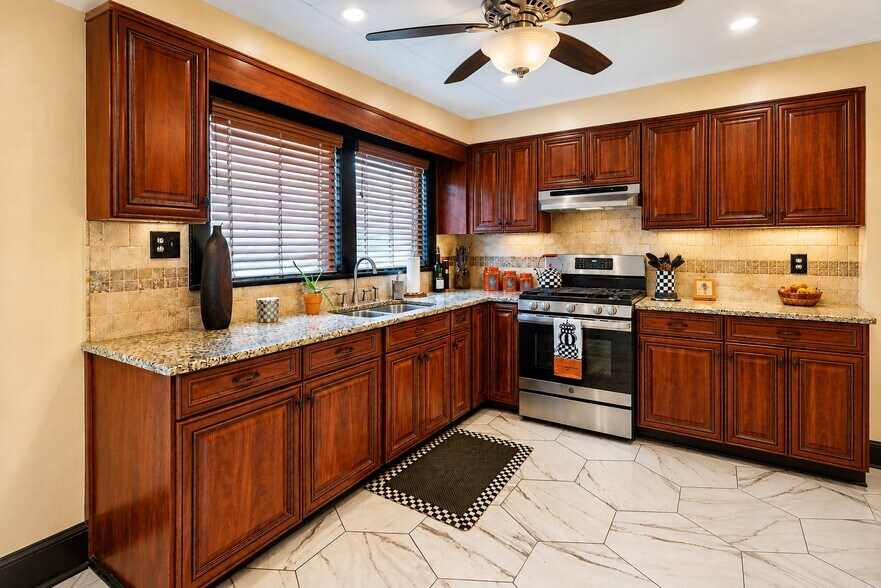 KITCHEN - 216 Academy St