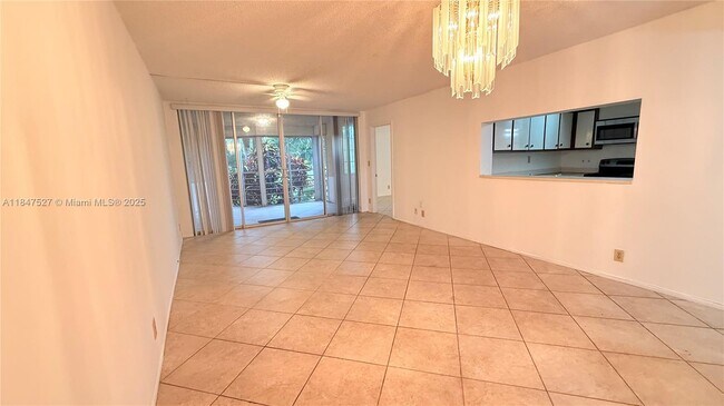 Building Photo - 1811 Sabal Palm Dr