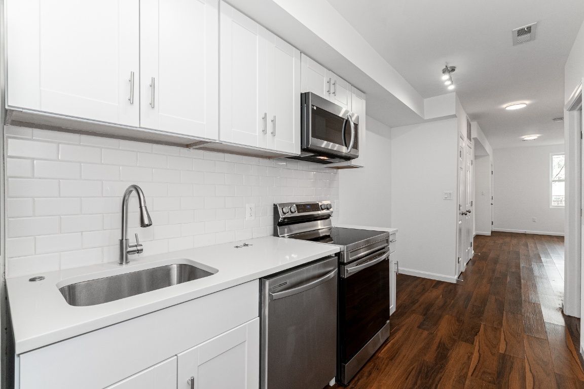 Building Photo - 1838 C St SE