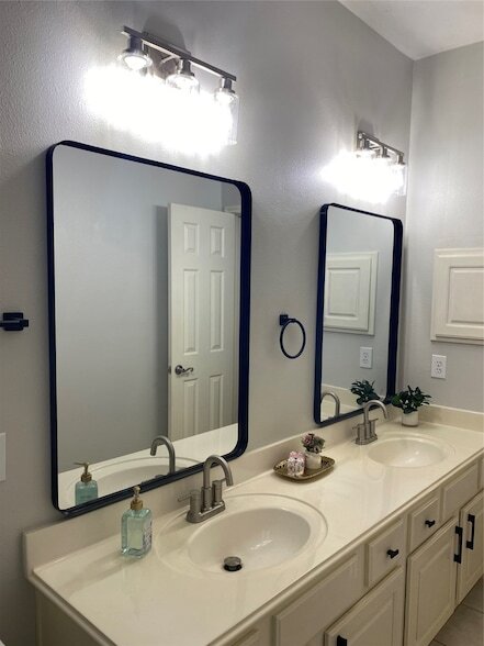 Building Photo - 14610 Farrawood Dr