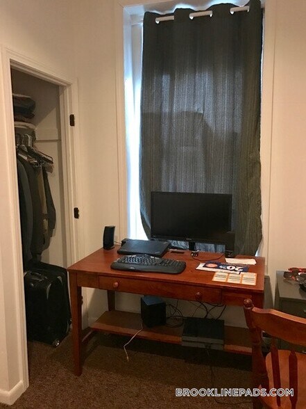 Building Photo - 1077 Beacon St