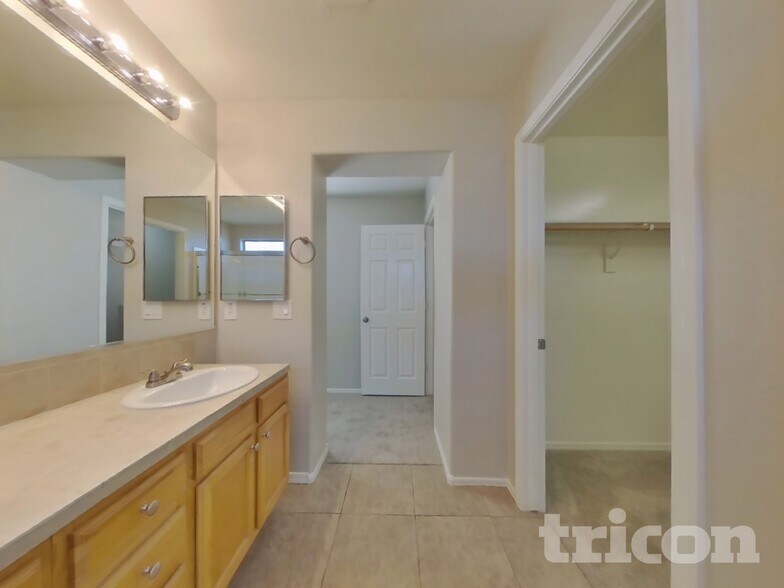 Building Photo - 14714 N 176th Ln