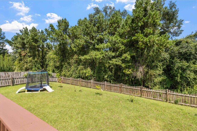 Building Photo - 5633 Tecumseh Dr