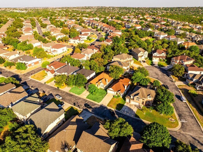 Building Photo - Gated Community - Resort Amenities