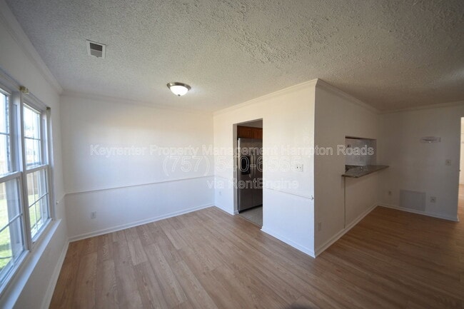 Building Photo - 701 Nottaway Dr