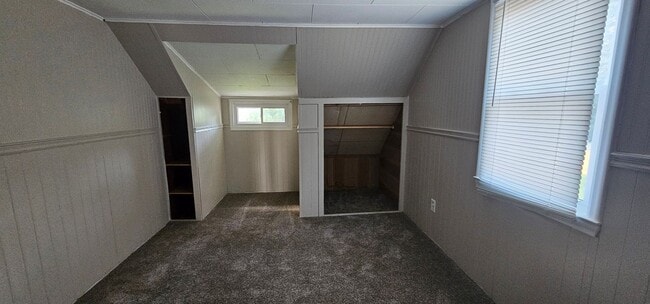 Building Photo - 4 Bedroom House for rent
