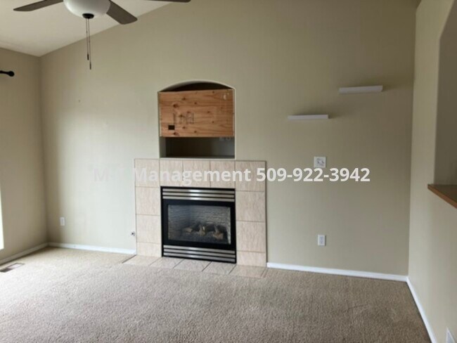 Building Photo - Valley 4 br/3 bath house in Flora Springs ...