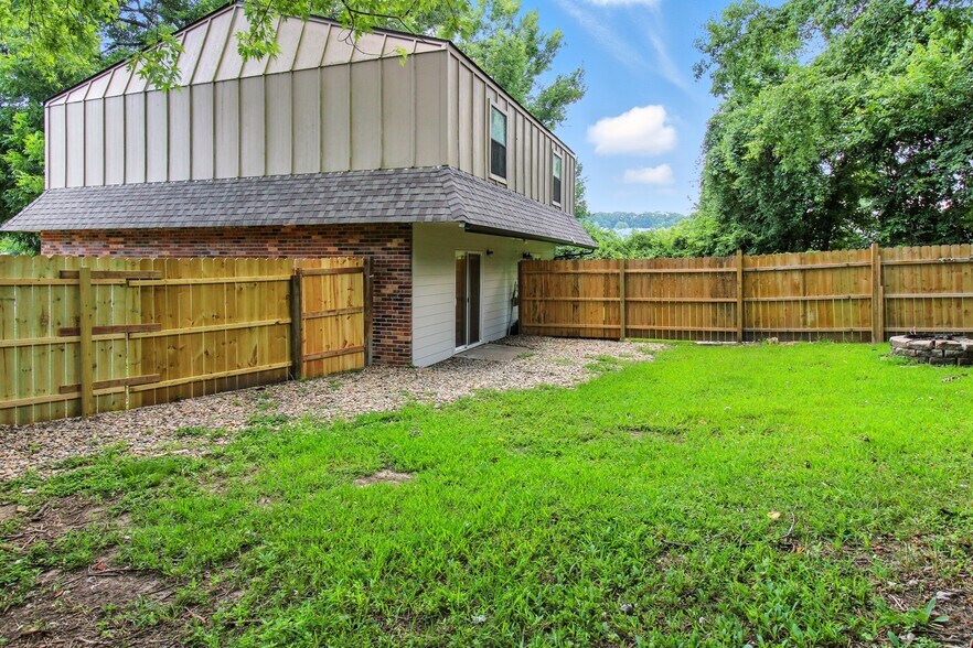 Building Photo - 13 Miller Park Rd