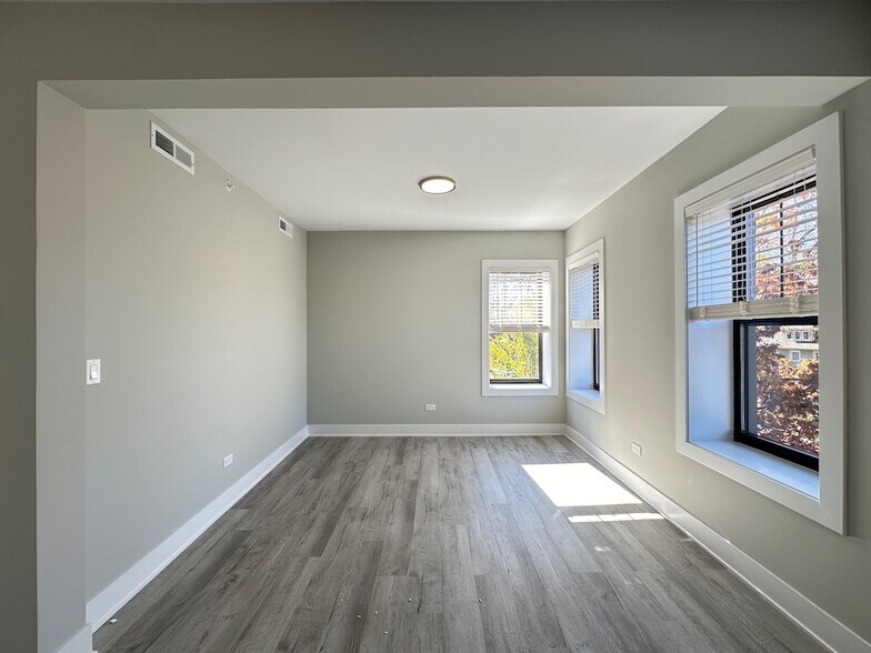 Building Photo - 1144 Oak Ave