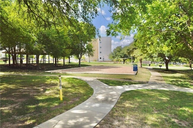 Building Photo - 1016 Winnsboro Lp