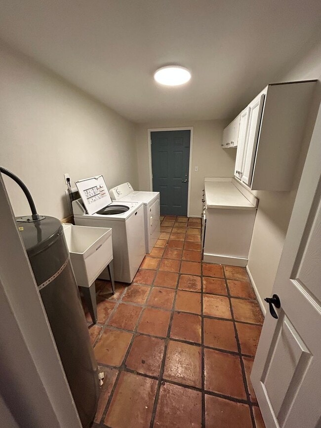 Building Photo - Single Family Home