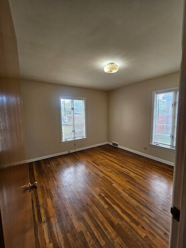 Building Photo - 303KENT