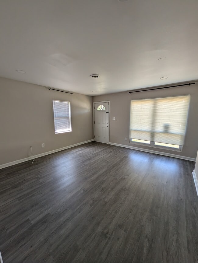 Building Photo - 120 Jenness Ln