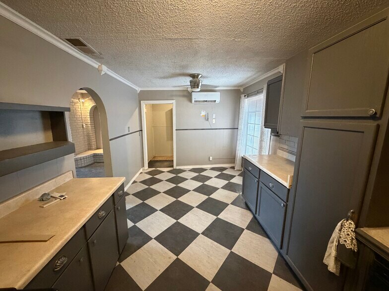 Building Photo - 3408 Upland Ave