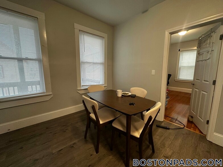 Building Photo - 108 Callender St