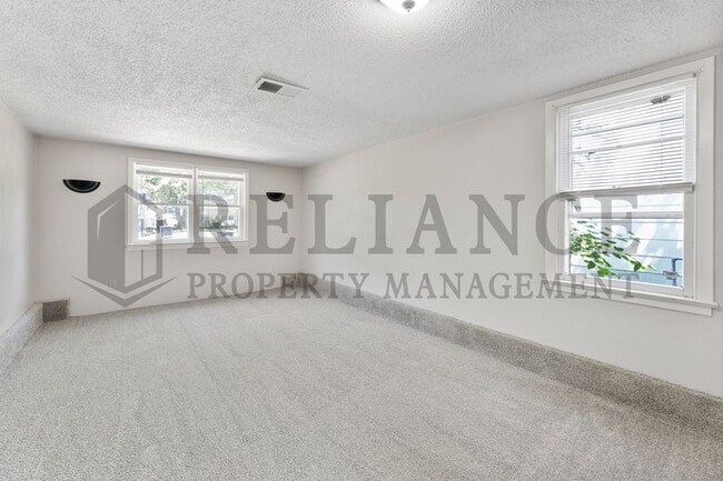 Building Photo - 2062 Poplar St