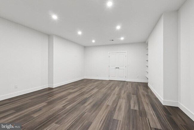 Building Photo - 2 Dogleg Ln