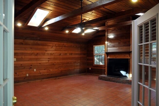 Building Photo - 1278 Fairhill Ln NE