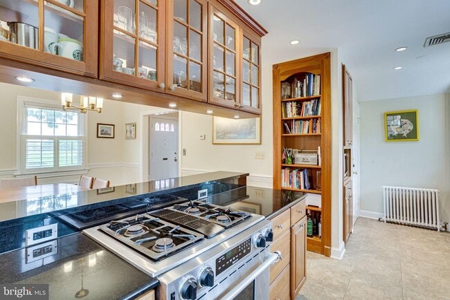 Building Photo - 609 Upland Pl