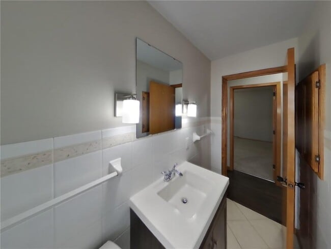 Building Photo - 1633 Sherwood Ave