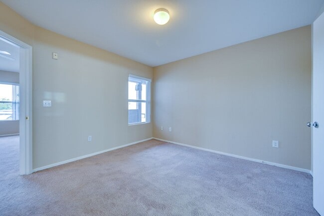 Building Photo - SW!! 2 Bedroom 2 Bath 2nd floor Condo!!! O...