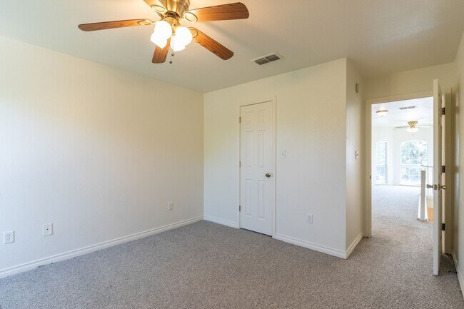 Building Photo - 3310 Silver Oaks Dr